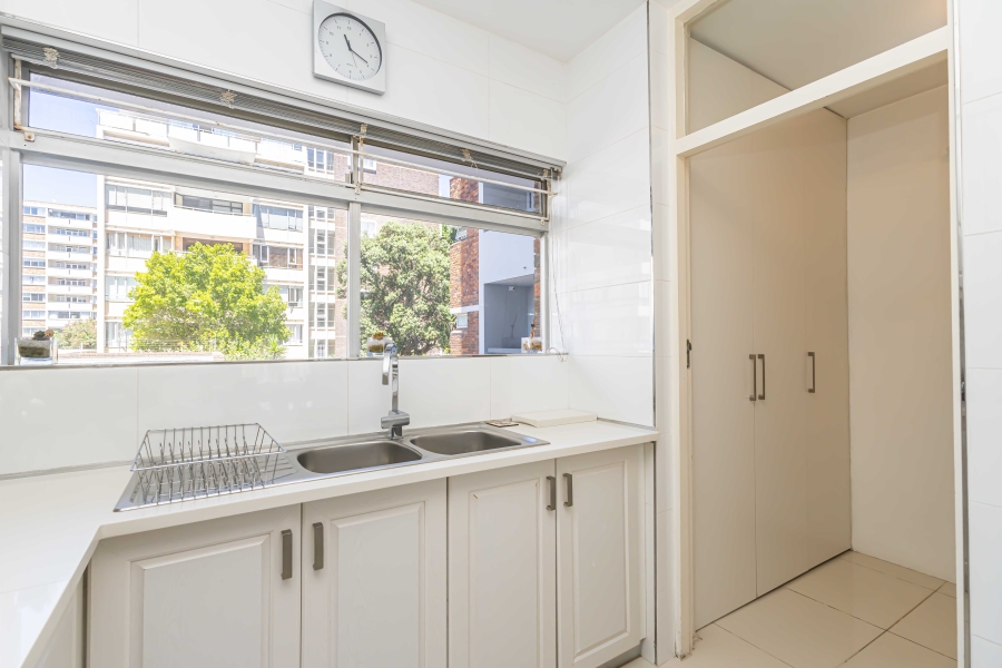 2 Bedroom Property for Sale in Sea Point Western Cape